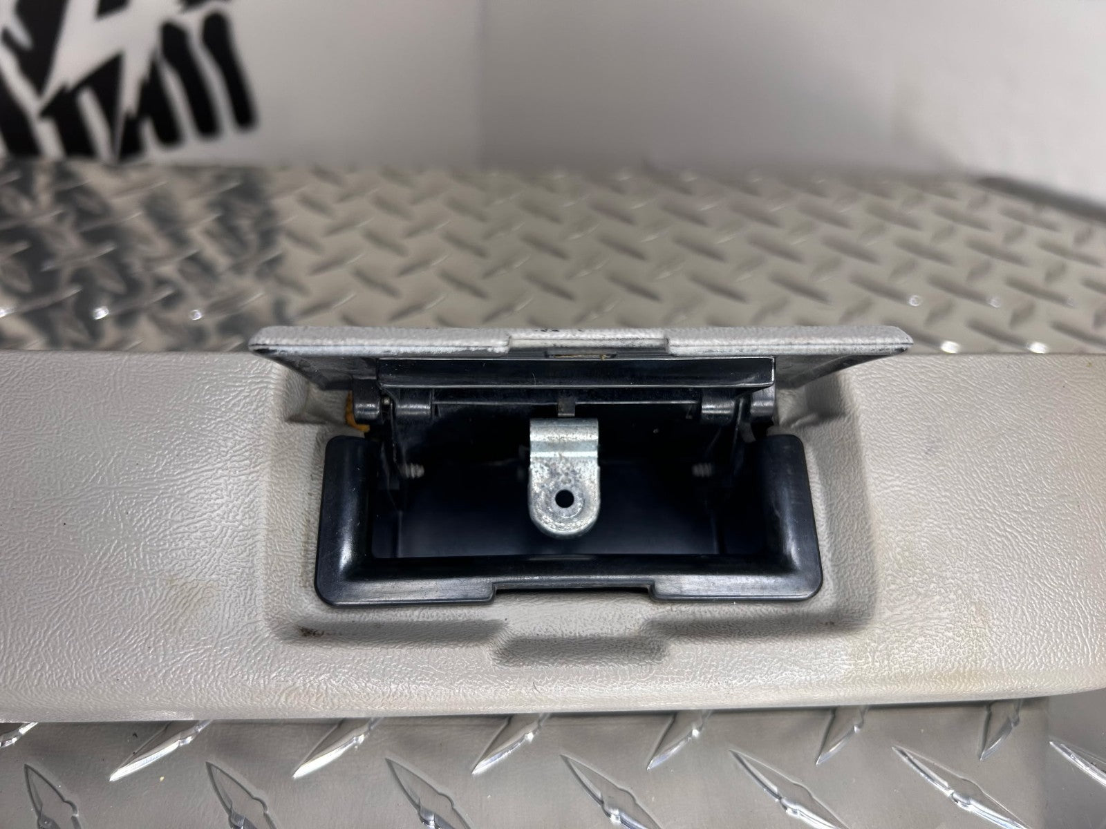 1988-98 Chevy/GMC C/K Ext Cab Rear Driver LH Armrest w/Ashtray - Gray