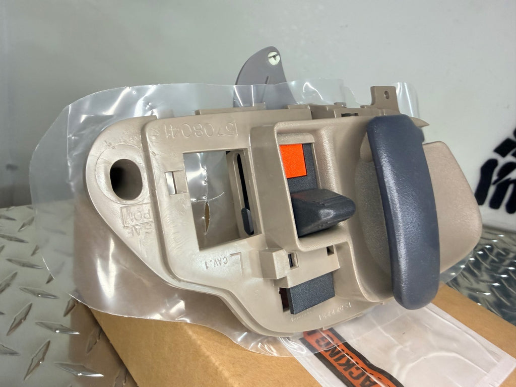 1995-00 Chevy/GMC C/K 1500-3500 Interior Door Handle Genuine GM L/Driver
