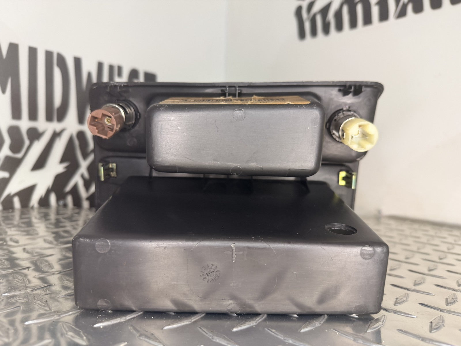 2003-06 GMC Sierra/Yukon Floor Center Console w/Bose Entertainment+Rear Climate