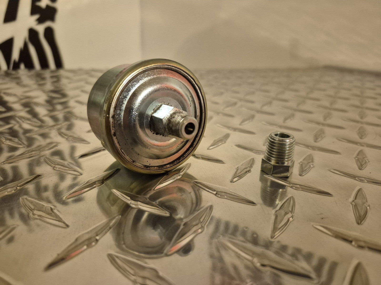 NOS OEM Stewart Warner 279B-F Deluxe Electrical Oil Pressure Sender 240-33 Ohm