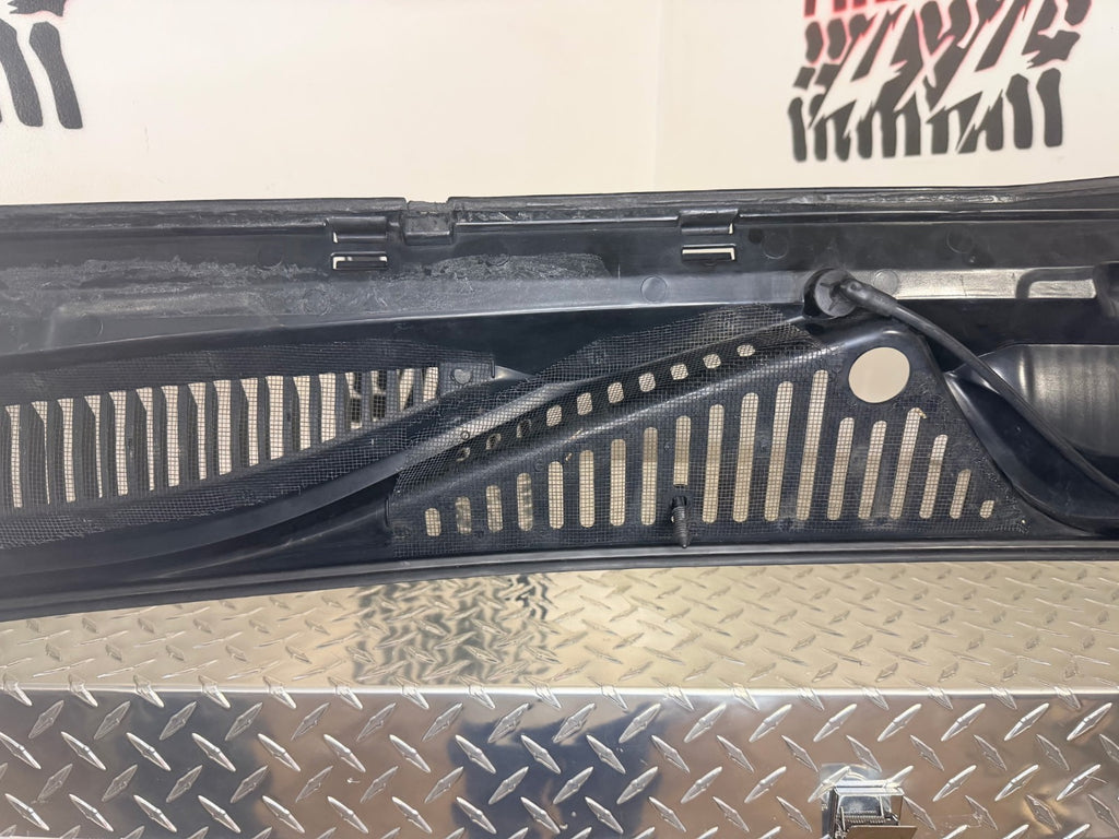 1999-06 Escalade/Yukon Windshield Wiper Cowl Vent Panel OEM Refurbished