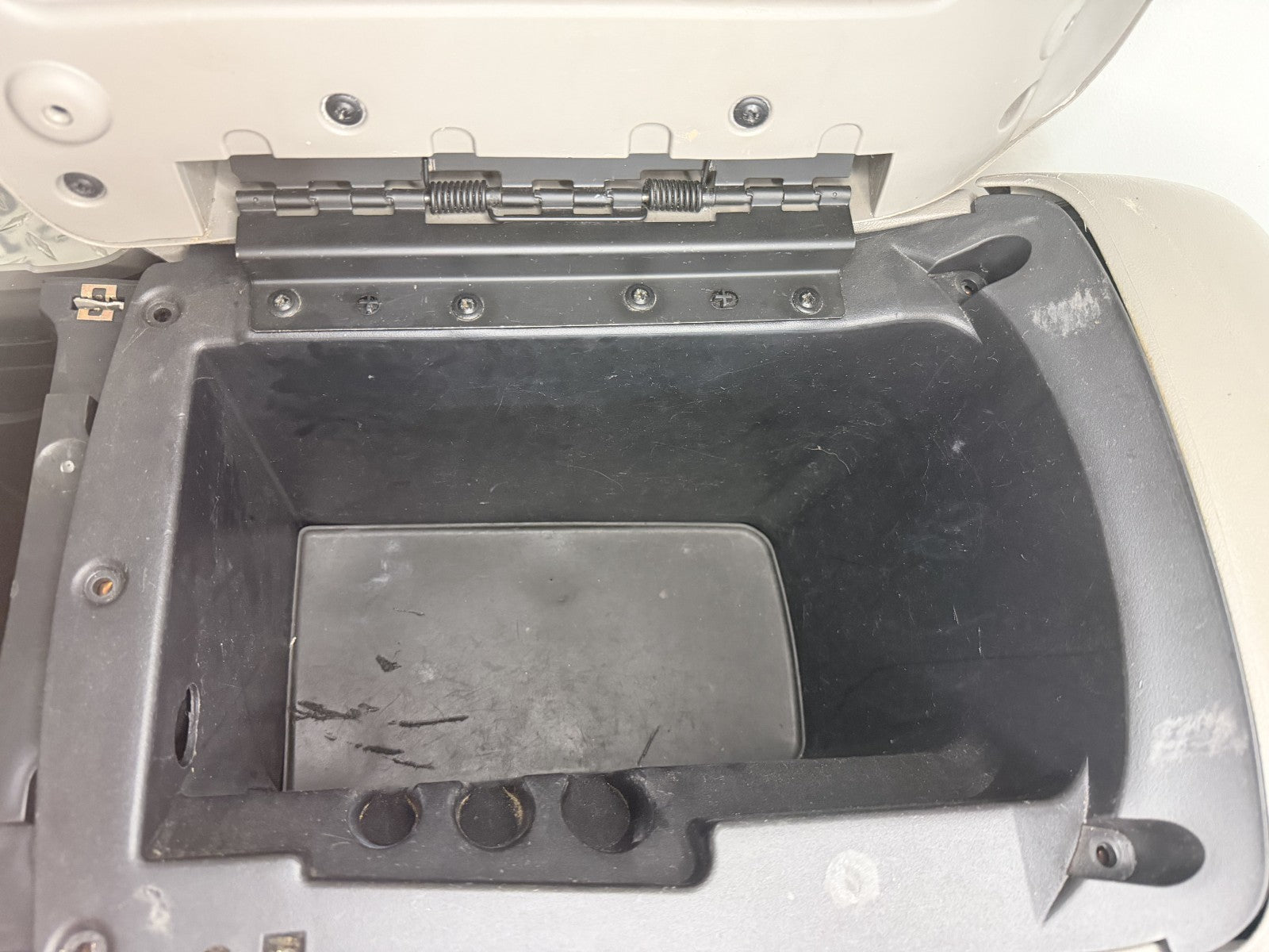 2003-06 GMC Sierra/Yukon Floor Center Console w/Bose Entertainment+Rear Climate