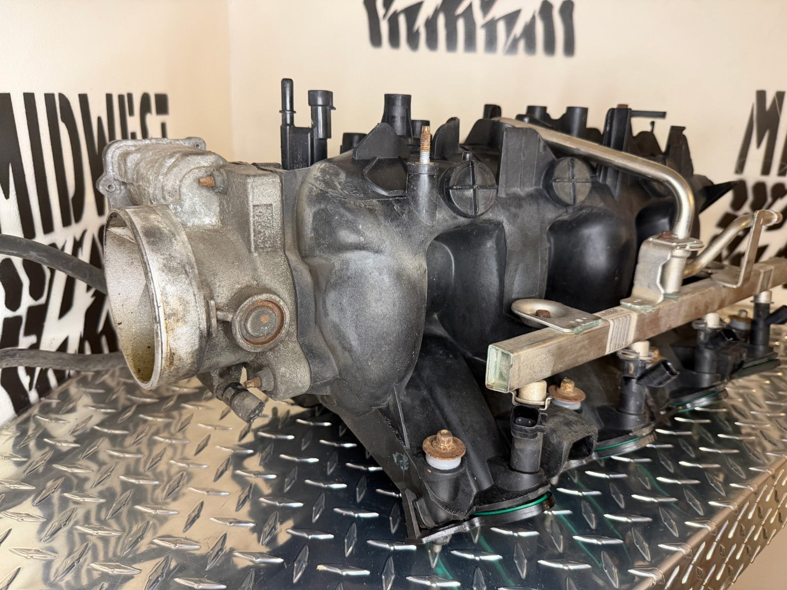 2004-08(Early) Chevy/GMC 5.3L LC9 Flex Fuel Intake Manifold w/TB+Fuel Rail OEM