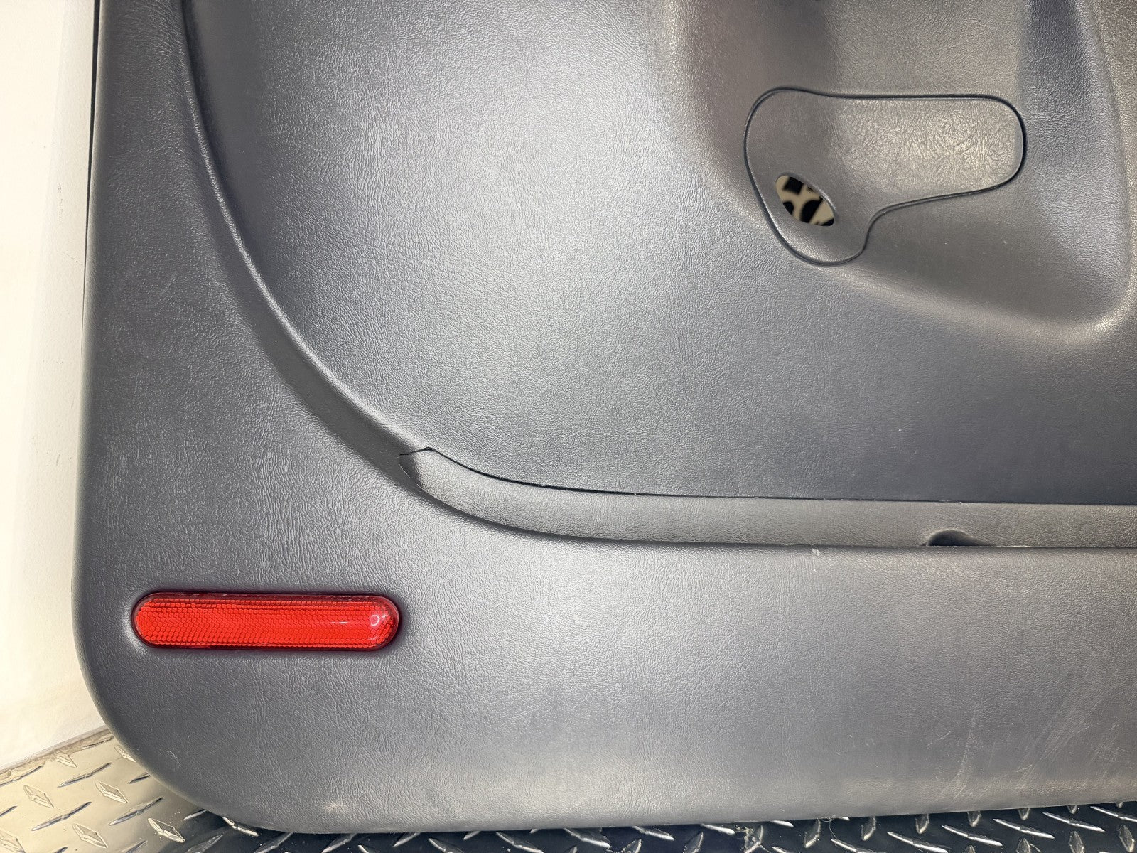 1999-06 Silverado/Sierra Driver LH Front Door Panel Manual Window OEM Graphite