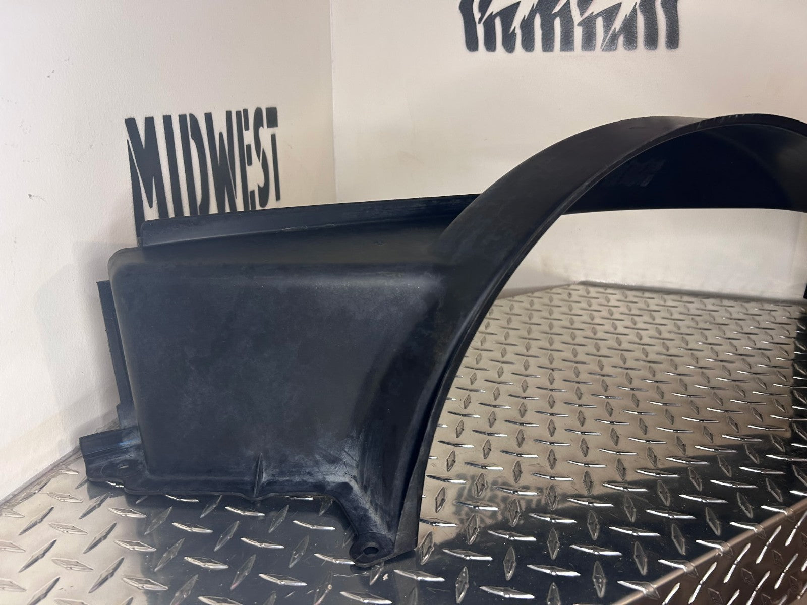 2001-10 Chevy/GMC 2500HD/3500HD 6.0L Lower Fan Shroud OEM Silverado Sierra