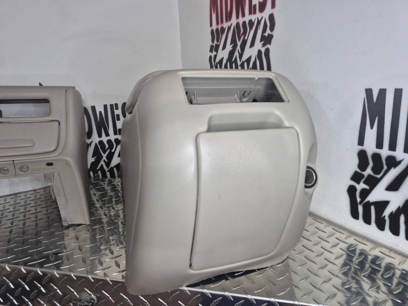 2003-07 GMC Sierra Chevy Silverado Center Floor Console Glovebox