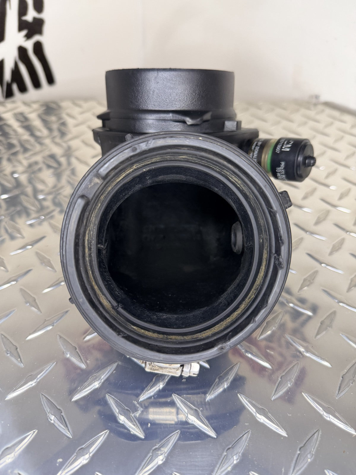 1996-00 Chevy GMC C/K Silverado Sierra Air Intake Elbow 5.0 5.7 OEM