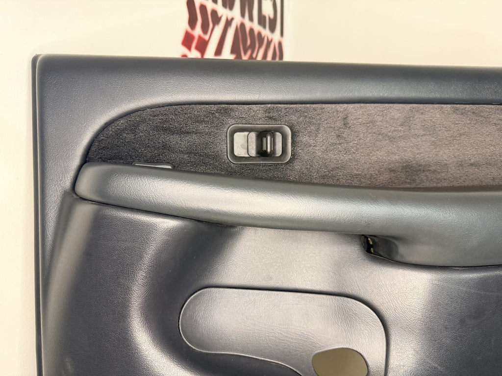 2001-02 Chevy GMC Silverado Sierra Crew Cab RH Rear Door Panel w/ Window Switch