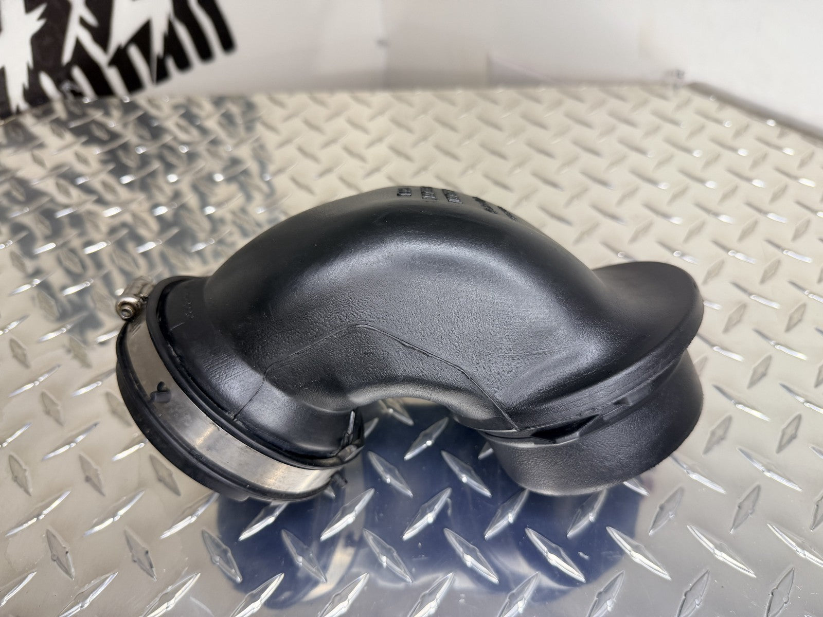 1996-00 Chevy GMC C/K Silverado Sierra Air Intake Elbow 5.0 5.7 OEM