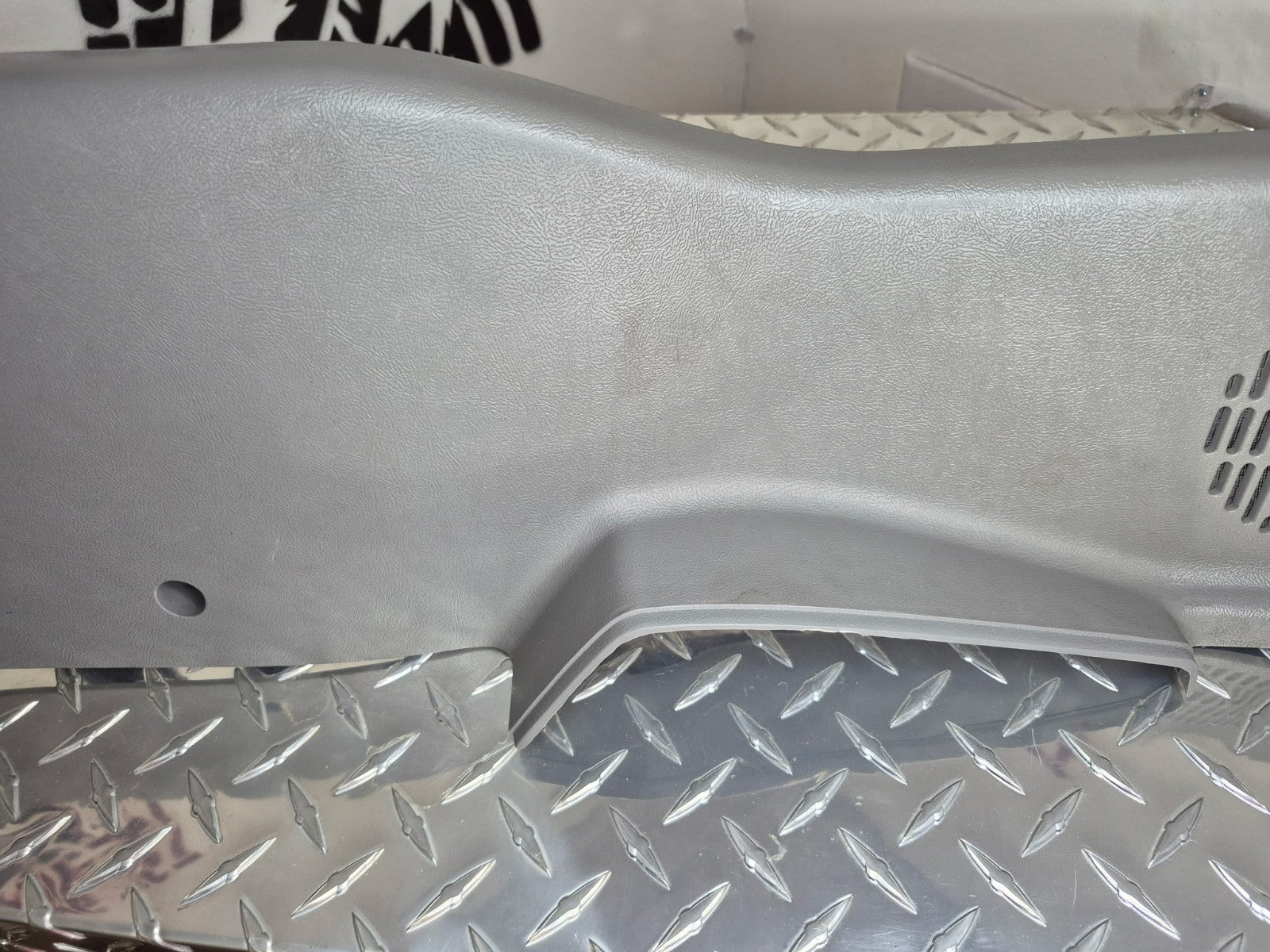 1996-00 OBS Chevy C/K Truck Crew Cab C Pillar Trim Molding Right Side Md Gray