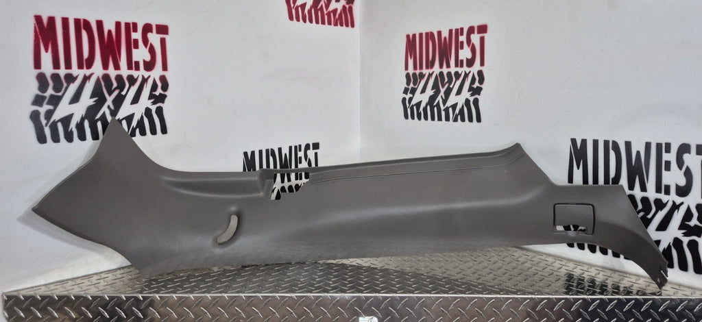 2000-06 Chevy Avalanche C Pillar RH Passenger Md Dk Pewter