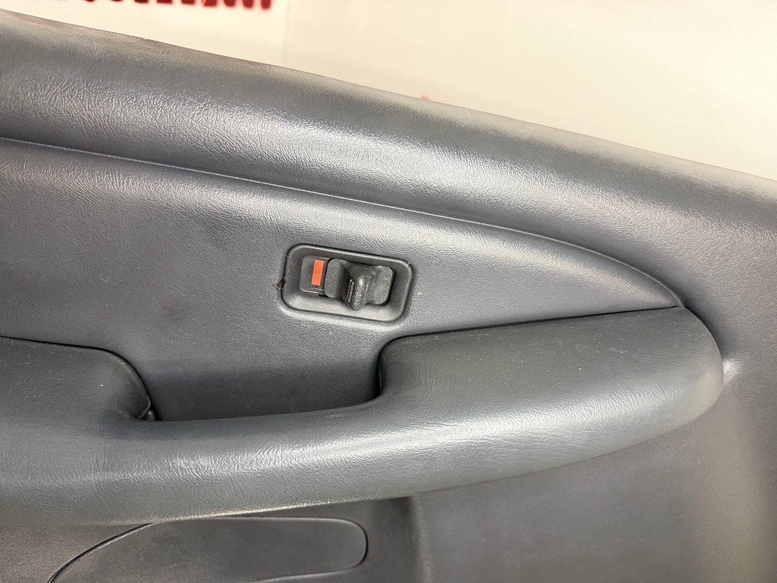 1999-06 Silverado/Sierra Driver LH Front Door Panel Manual Window OEM Graphite