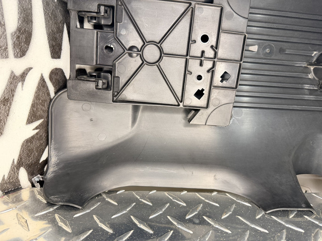 1999-07 SILVERADO SIERRA TAHOE YUKON ENGINE COVER w/Bracket 4.8 5.3 6.0 GM OEM