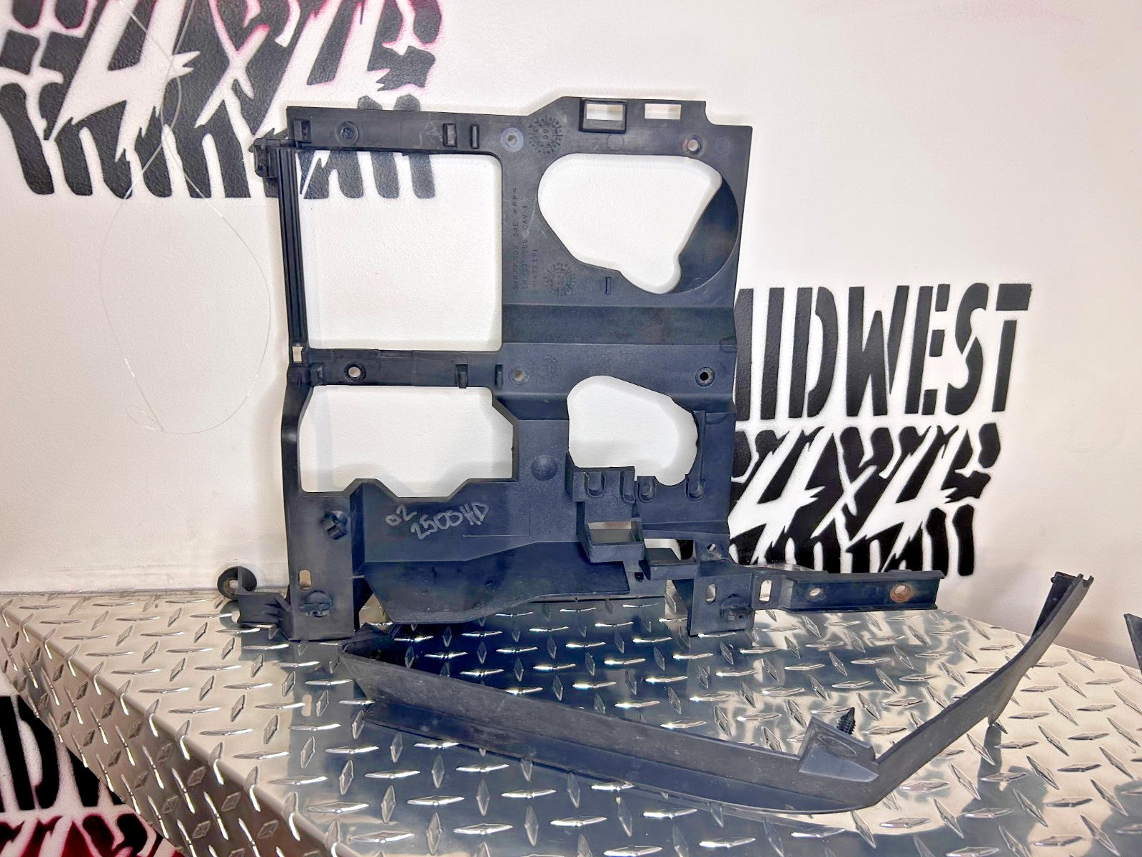 1999-02 Chevy GMC Silverado Sierra Headlight Support Bracket Pair L+R w/Pins OEM