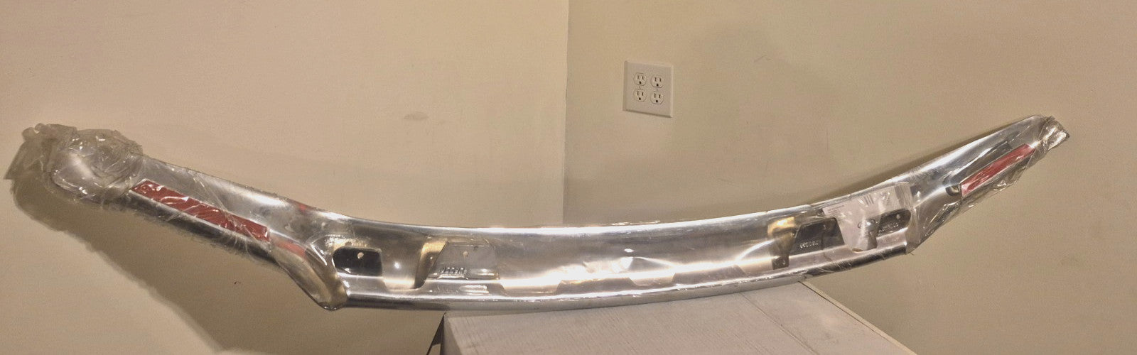 2002-09 GMC Envoy/ 03-08 Isuzu Ascender AVS Hood Shield- 680226 Chrome