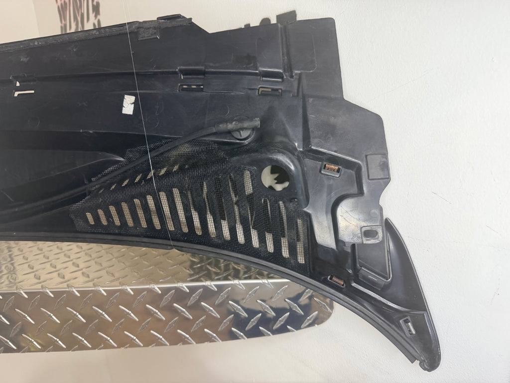 1999-06 Escalade/Yukon Windshield Wiper Cowl Vent Panel OEM Refurbished