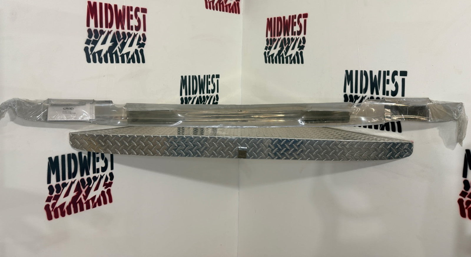 2007-08 Chevy Avalanche Tahoe Suburban AVS Chrome Hood Shield -680303