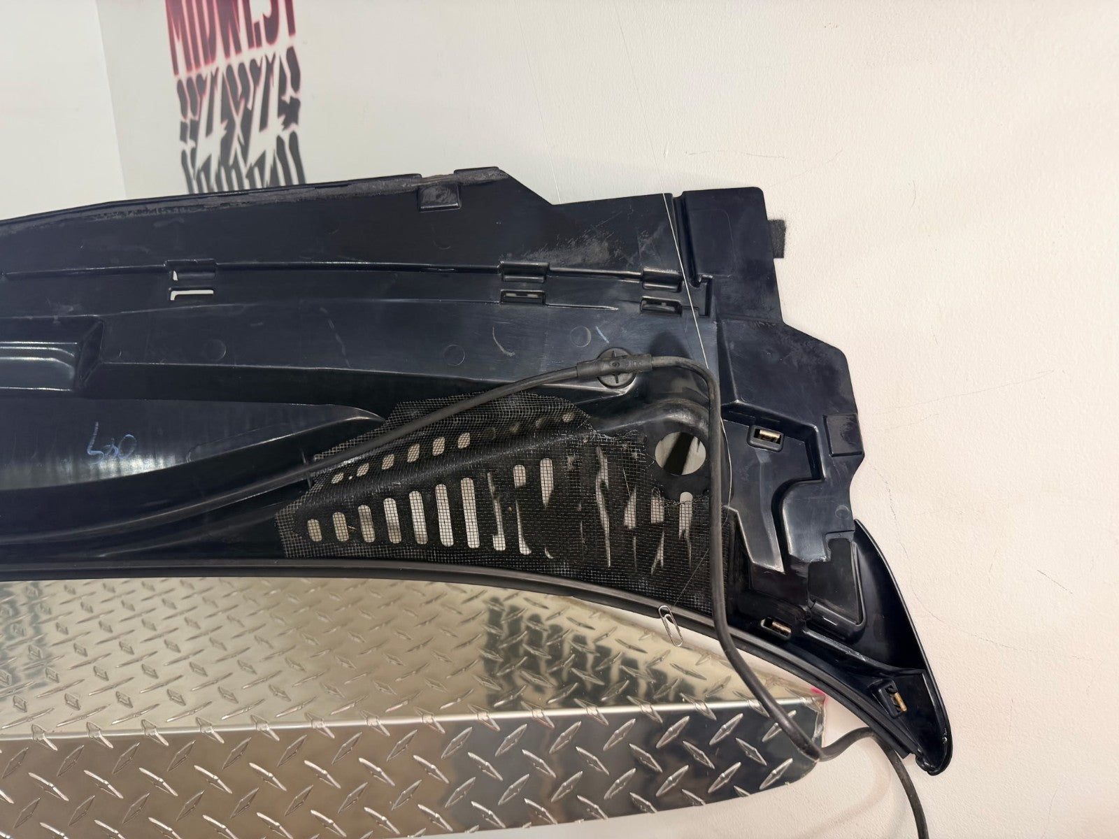 1999-06 Silverado Sierra Escalade Windshield Wiper Cowl Vent Panel OEM Refurbish