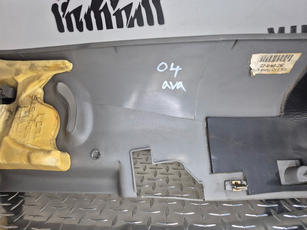 2000-06 Chevy Avalanche C Pillar RH Passenger Md Dk Pewter