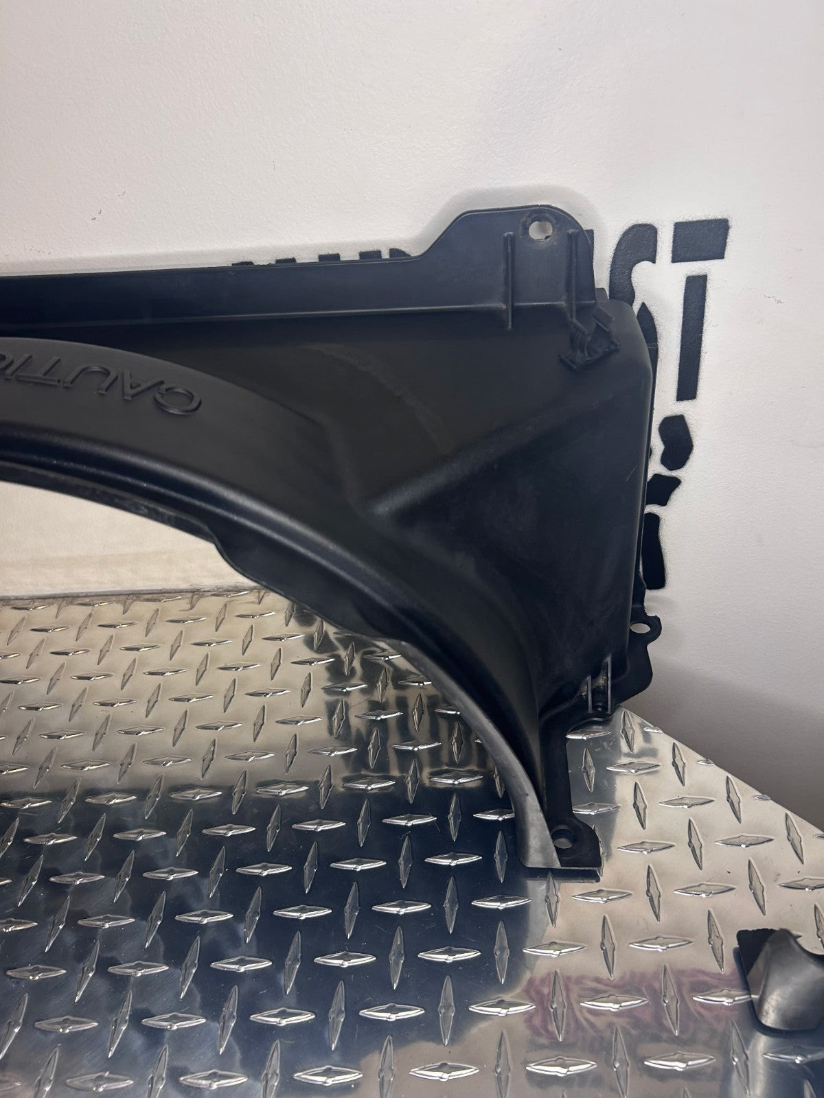 2000-06 Chevy/GMC Yukon Escalade Suburban Fan Shroud Upper+Lower OEM