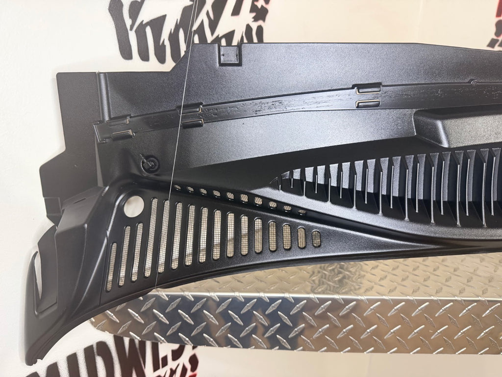 1999-06 Escalade/Yukon Windshield Wiper Cowl Vent Panel OEM Refurbished
