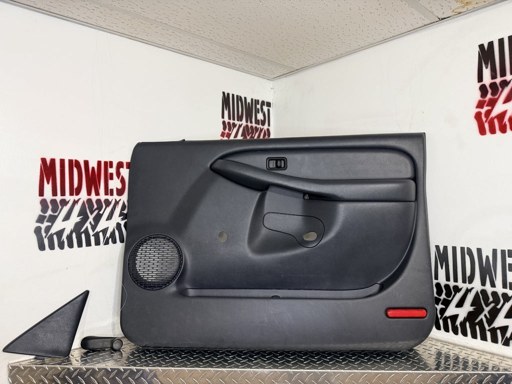 1999-06 Silverado/Sierra Passenger RH Front Door Panel Man. Window OEM Graphite