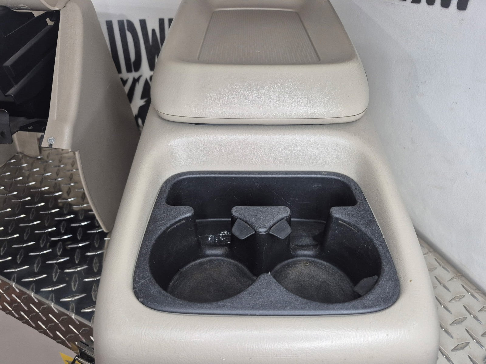 2003-07 GMC Sierra Chevy Silverado Center Floor Console Glovebox