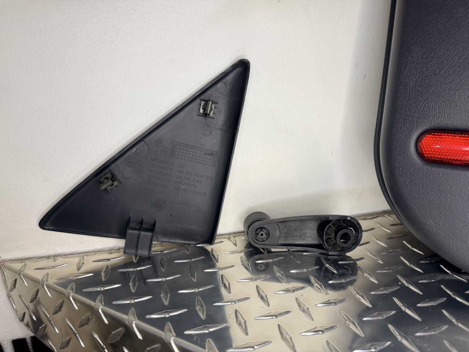 1999-06 Silverado/Sierra Driver LH Front Door Panel Manual Window OEM Graphite