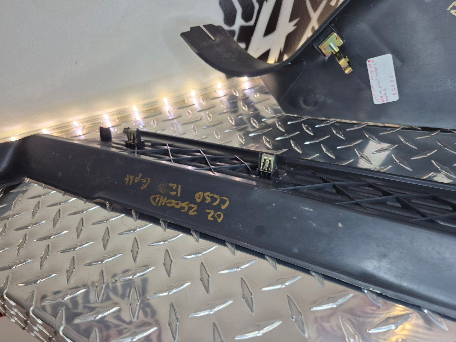 1999-06 Chevy/GMC Silverado Sierra Tahoe Passenger Kick Panel+Door Sill Plate