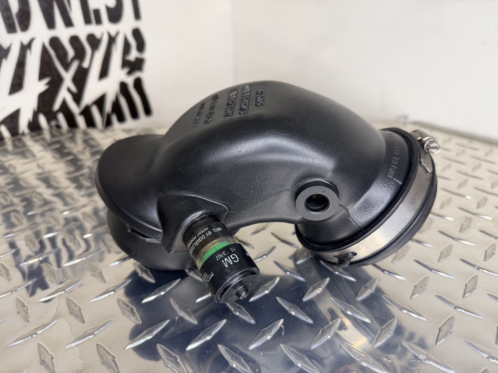 1996-00 Chevy GMC C/K Silverado Sierra Air Intake Elbow 5.0 5.7 OEM