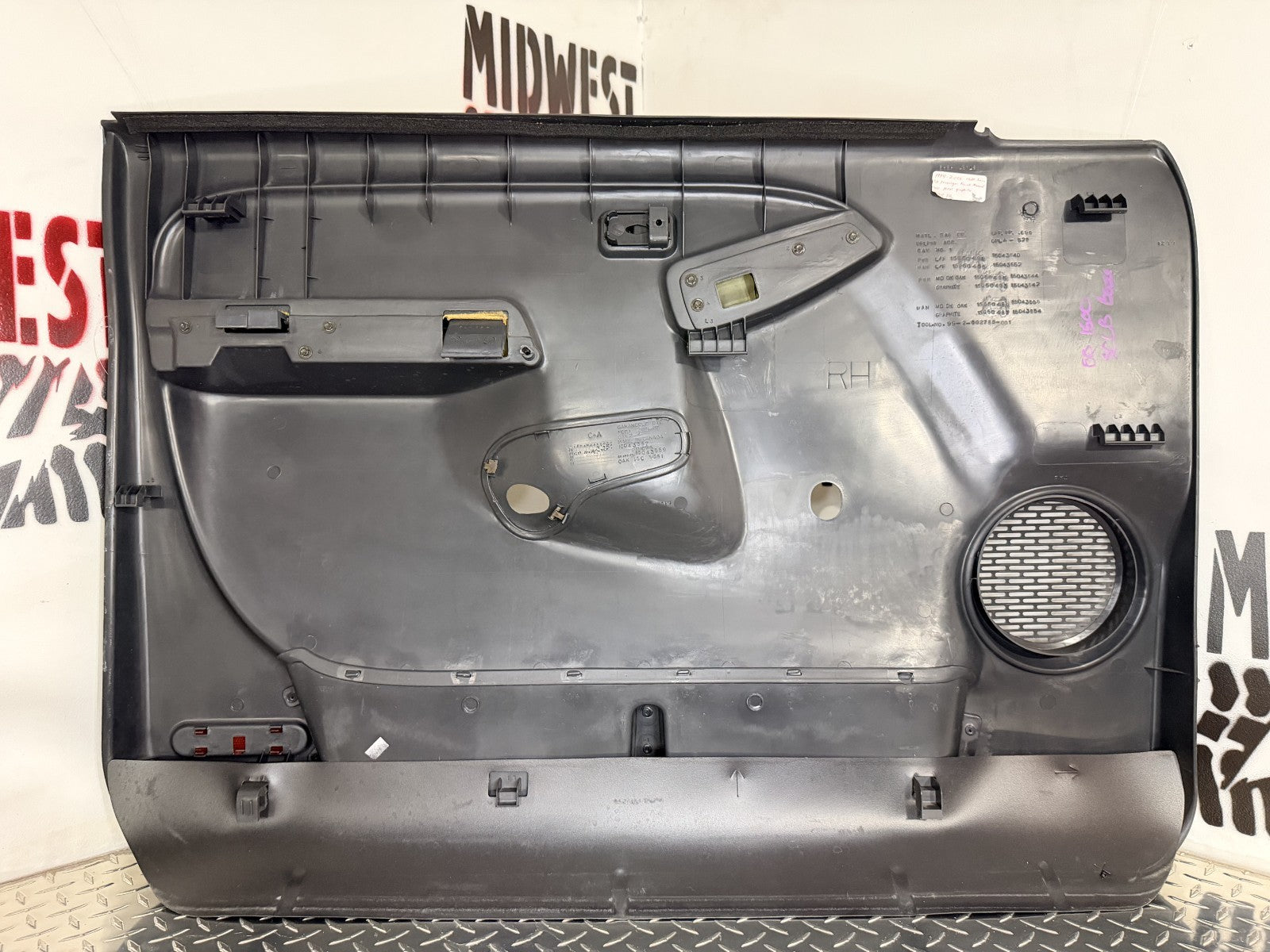 1999-06 Silverado/Sierra Passenger RH Front Door Panel Man. Window OEM Graphite