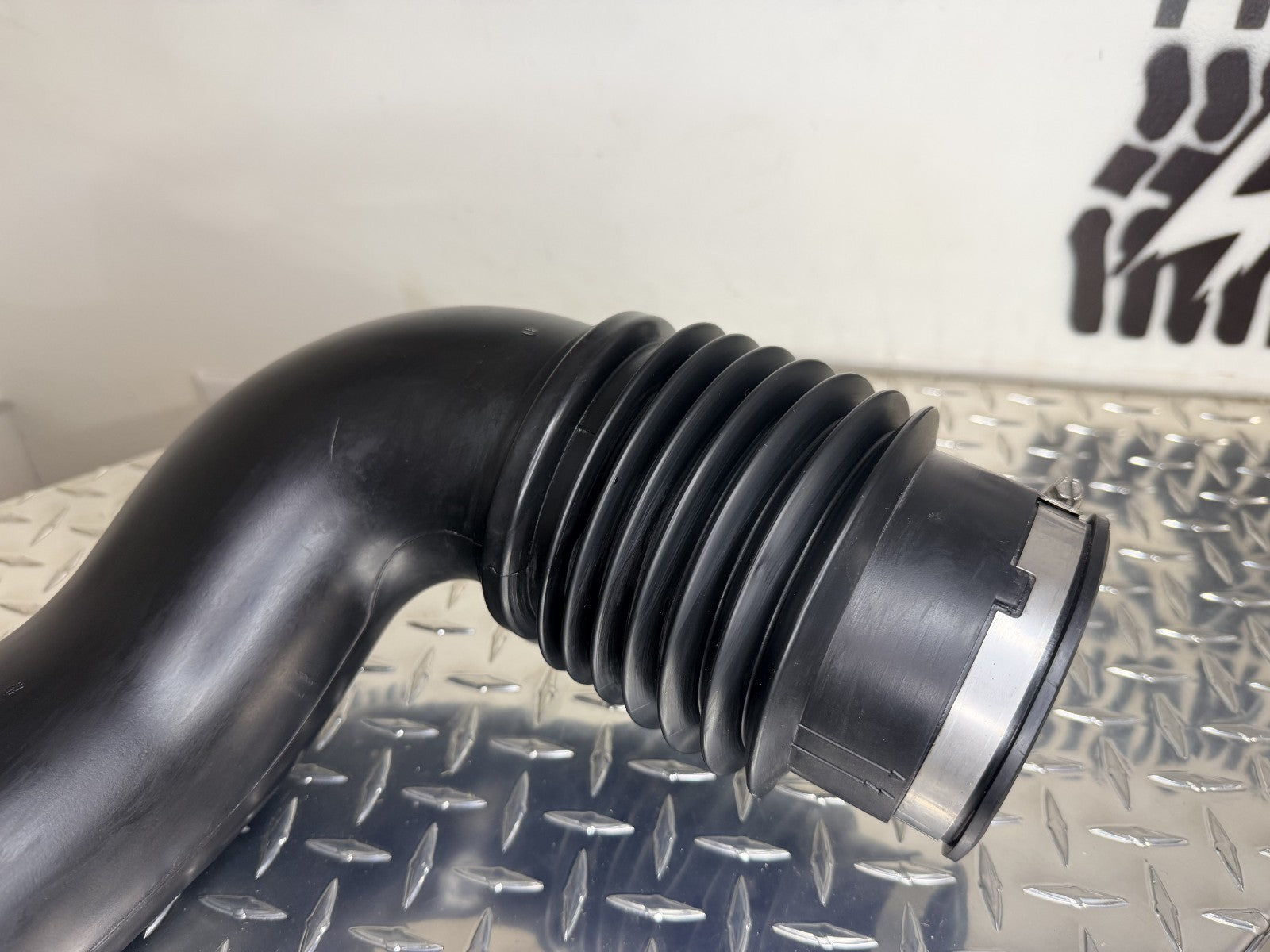 1999-06 Chevy GMC Silverado Sierra 4.3L V6 Air Intake Tube Duct OEM w/MAF