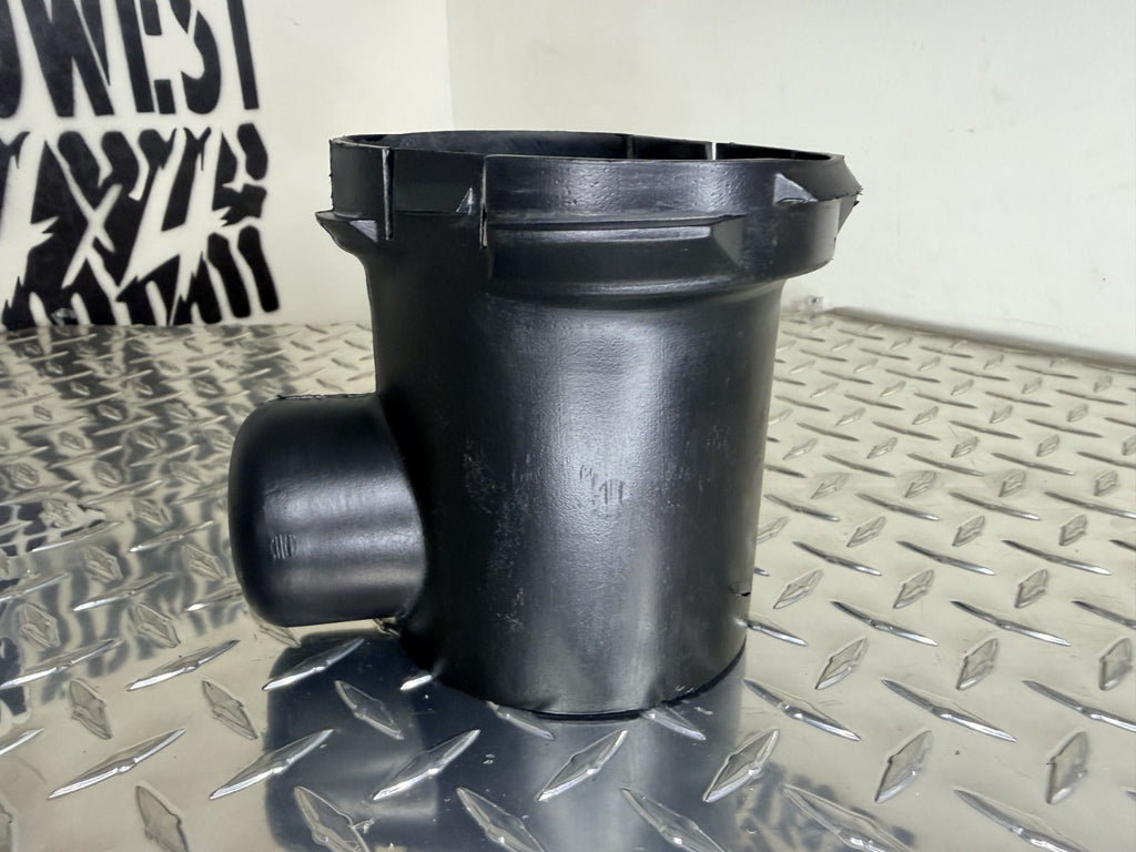 1996-00 Chevy GMC C/K Silverado Sierra Air Intake Box Duct Hose 5.7L Vortec OEM