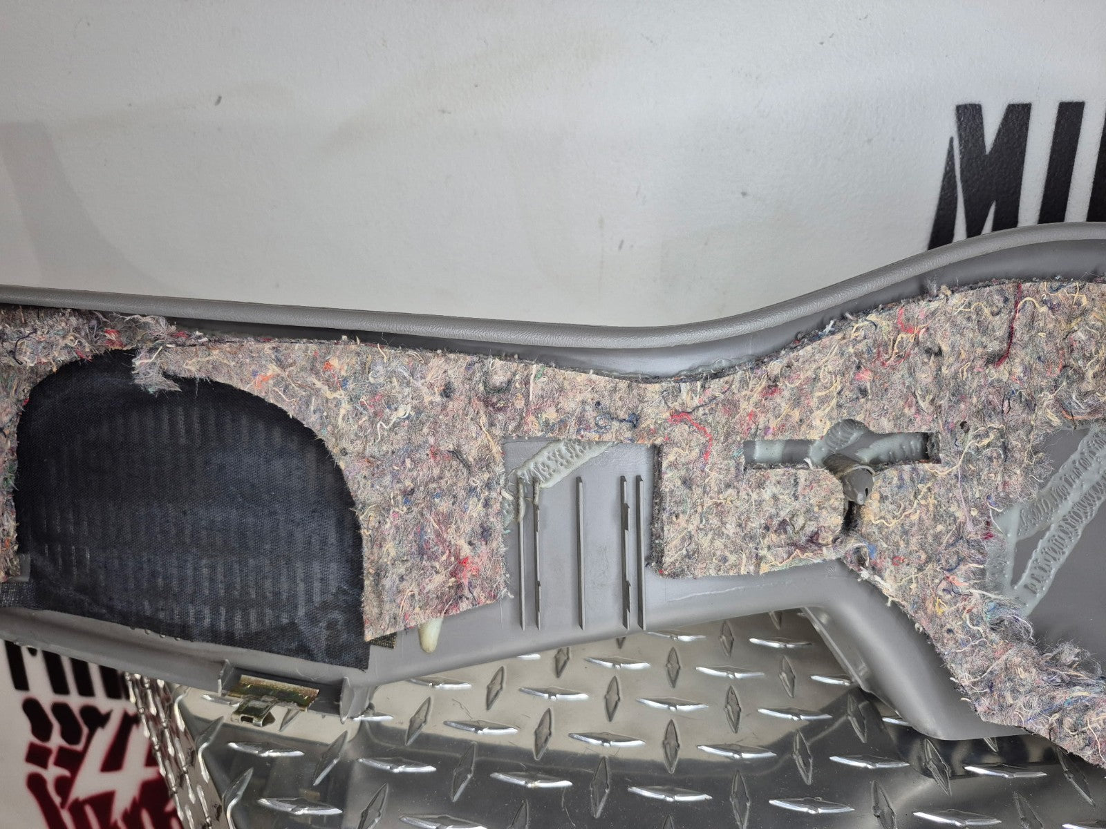 1996-00 OBS Chevy C/K Truck Crew Cab C Pillar Trim Molding Right Side Md Gray