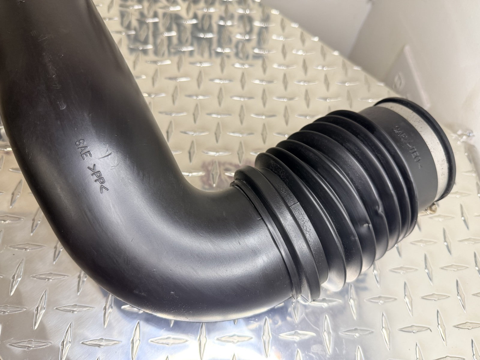 1999-06 Chevy GMC Silverado Sierra 4.3L V6 Air Intake Tube Duct OEM w/MAF
