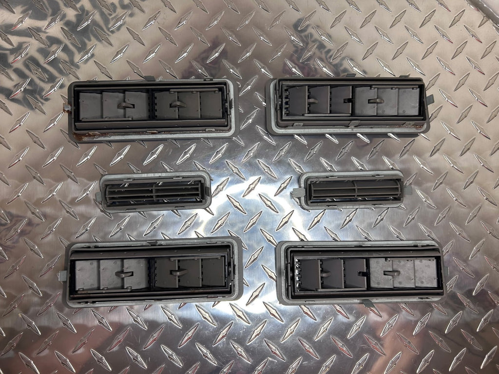 1995-99 Chevy/GMC C/K Suburban Heat/AC Overhead Vent Set OEM Complete-L. Gray