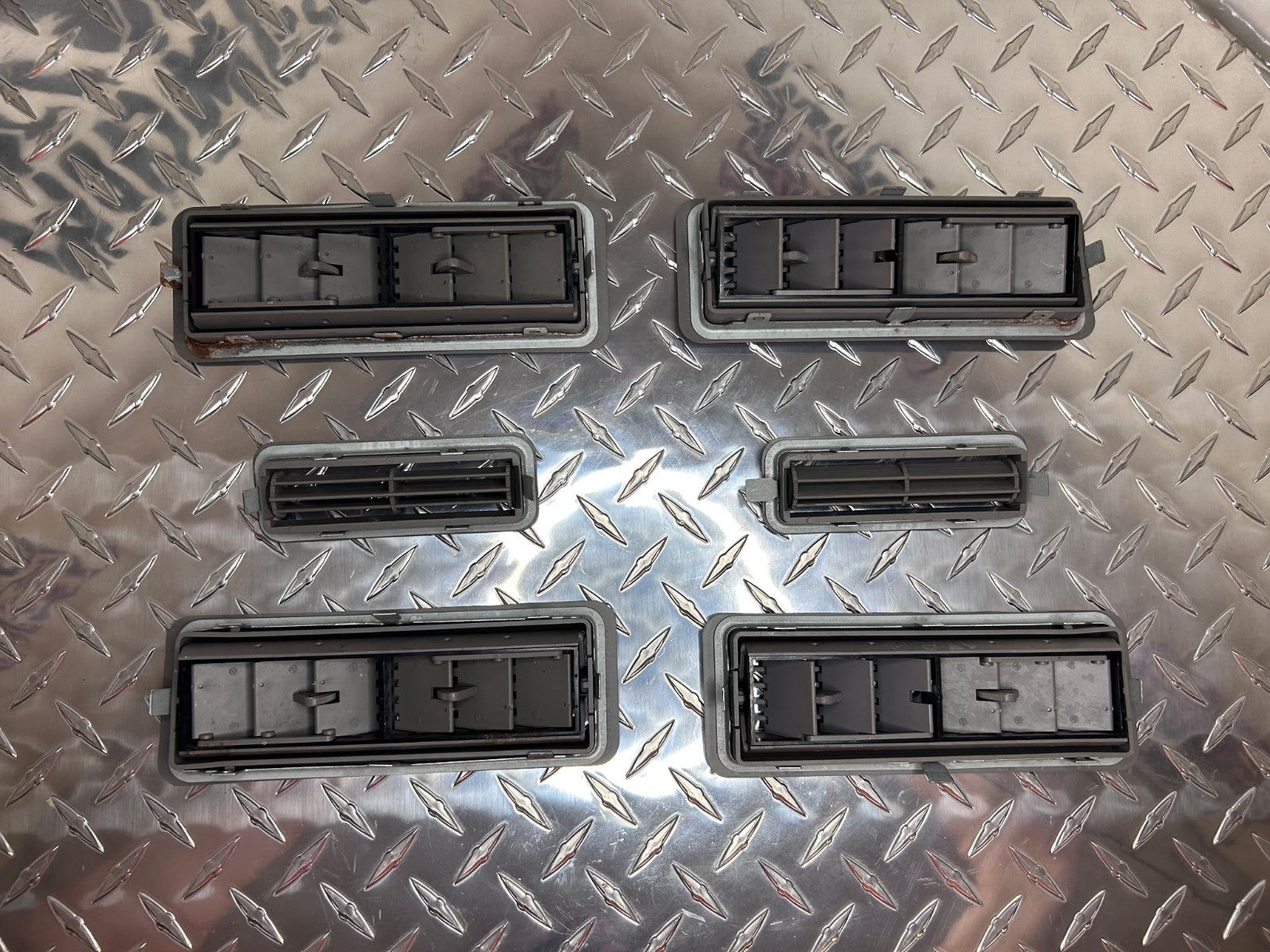 1995-99 Chevy/GMC C/K Suburban Heat/AC Overhead Vent Set OEM Complete-L. Gray