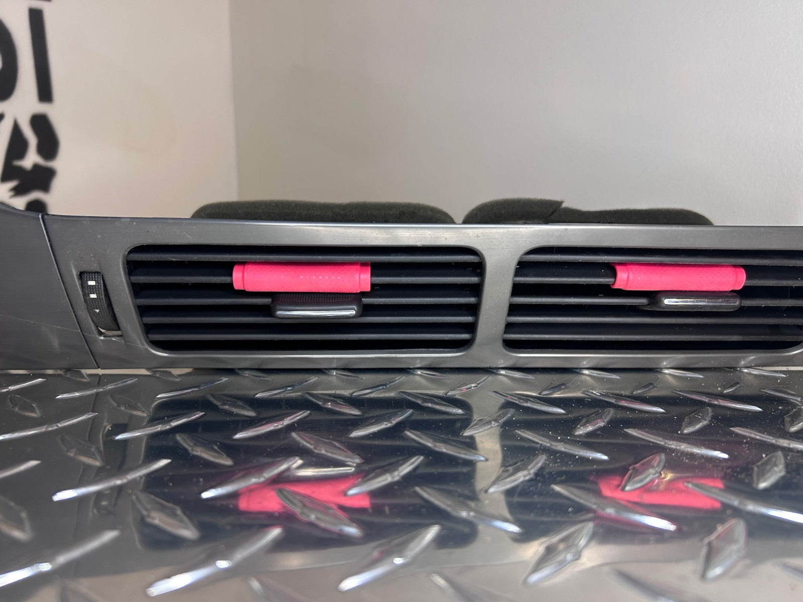 2007-14 Chevy/GMC Suburban Yukon Tahoe Dash Center Air Vent Trim OEM