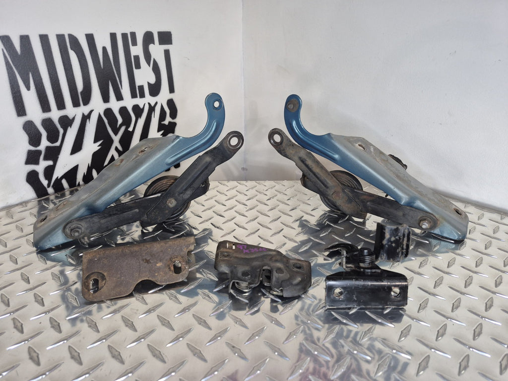 1988 To 98 Chevy/GMC C/K Silverado/Sierra Hood Hinga And Latch Set