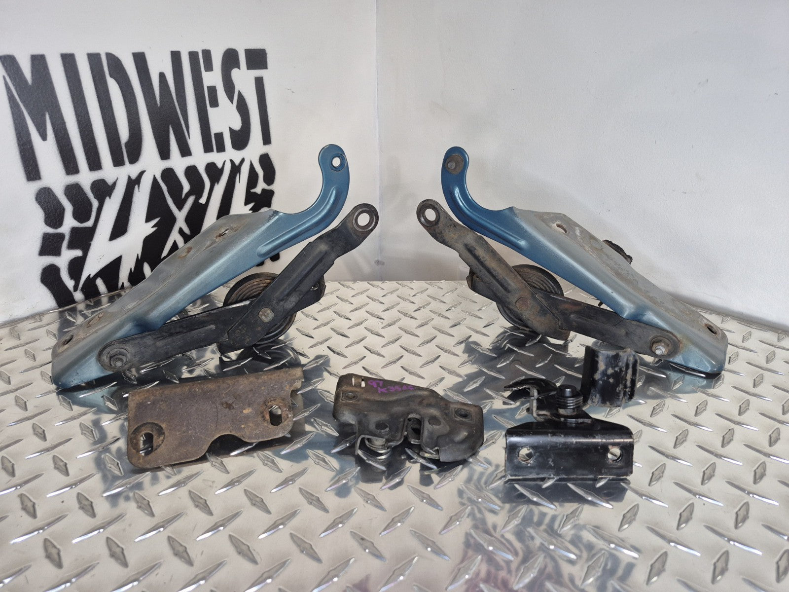 1988 To 98 Chevy/GMC C/K Silverado/Sierra Hood Hinga And Latch Set