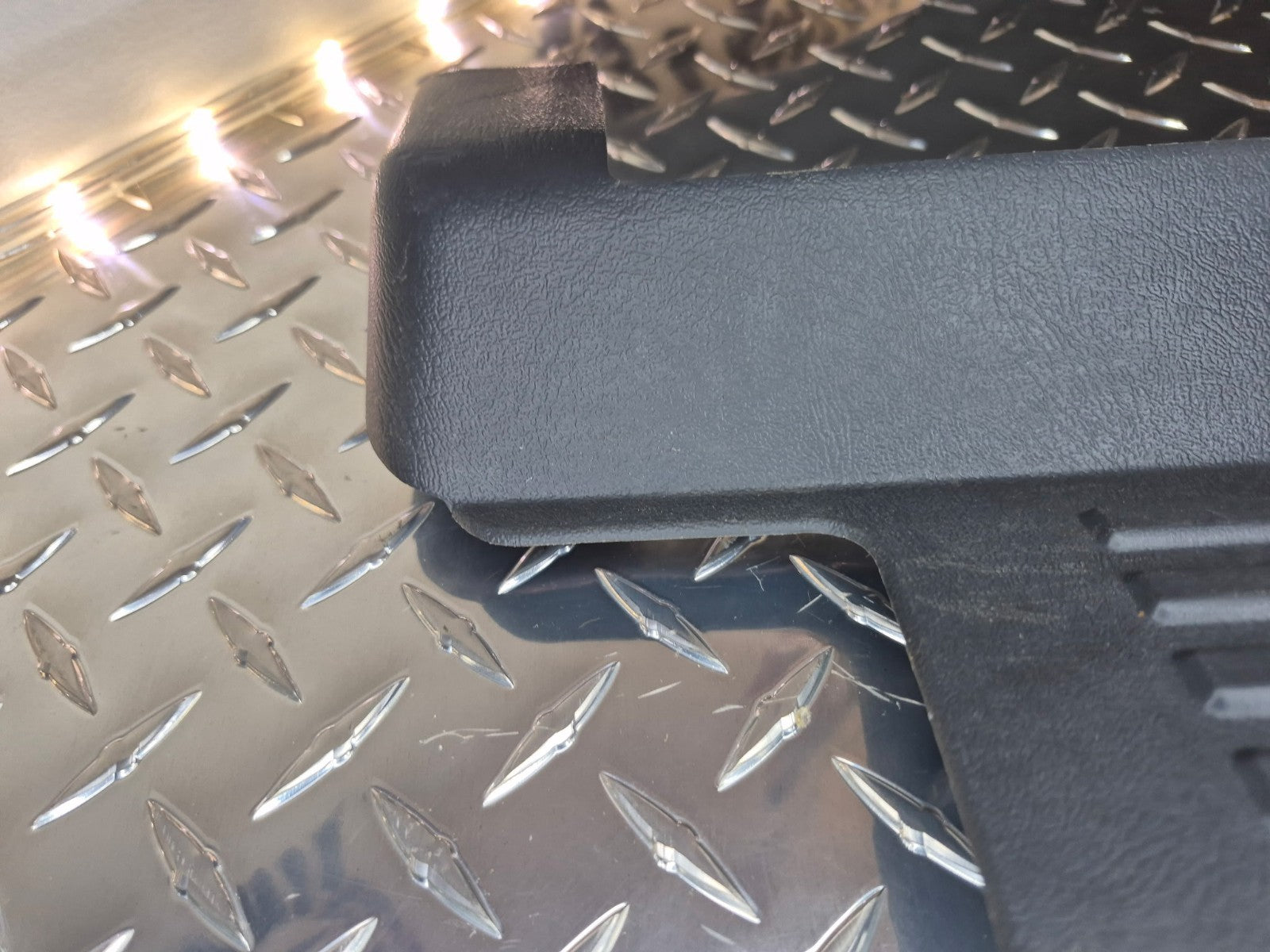 1999-06 Chevy/GMC Silverado Sierra Tahoe Passenger Kick Panel+Door Sill Plate