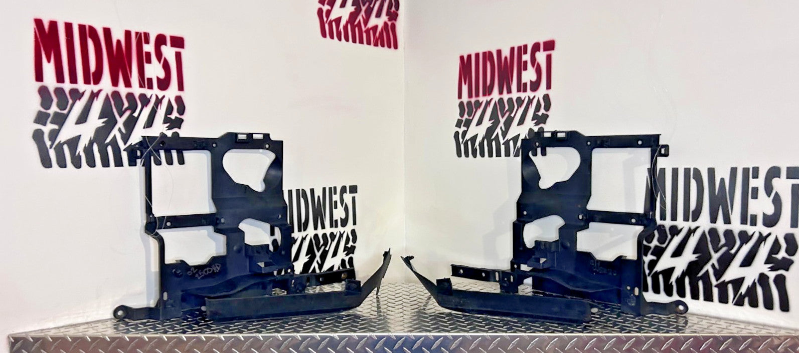 1999-02 Chevy GMC Silverado Sierra Headlight Support Bracket Pair L+R w/Pins OEM
