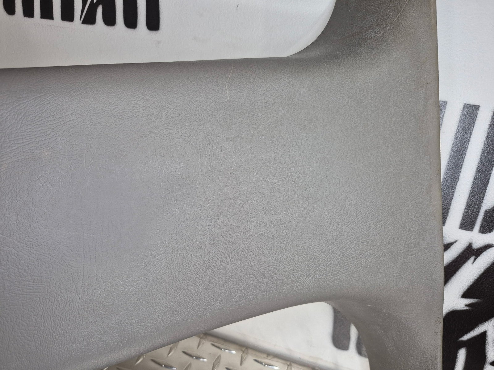 2000-06 CHEVY GMC TAHOE SUBURBAN YUKON PASSENGER SIDE CENTER PILLAR B TRIM OEM